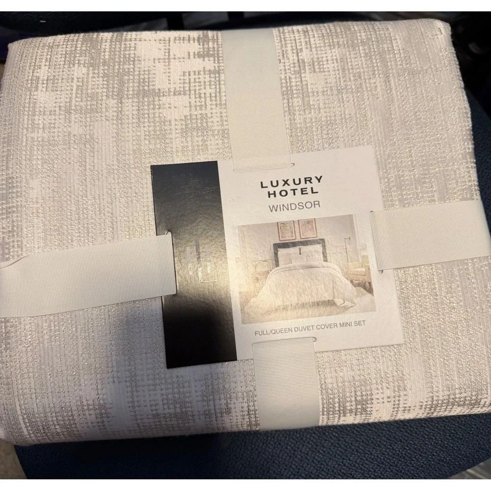 Luxury Duvet Cover Full/Queen Silver White NWT‎ Texture 3pc Set 2 Std Shams